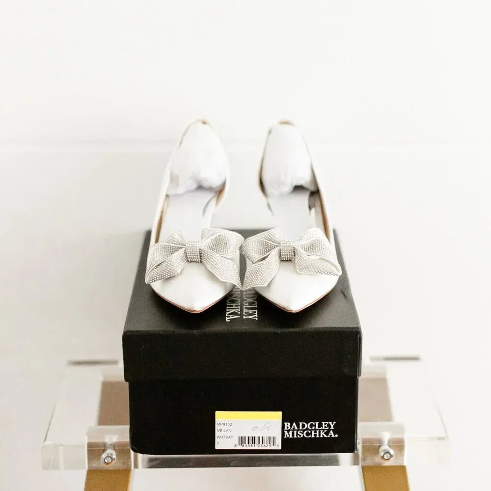Badgley Mischka Meilani White Satin 7 Women's Classic Bridal Heels Bow Kitten - Picture 15 of 15